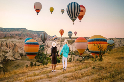 Capadocia : Viaje en globo aerostático con champán y desayuno