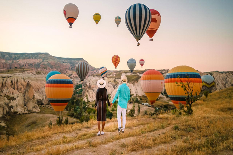 Capadocia : Viaje en globo aerostático con champán y desayuno