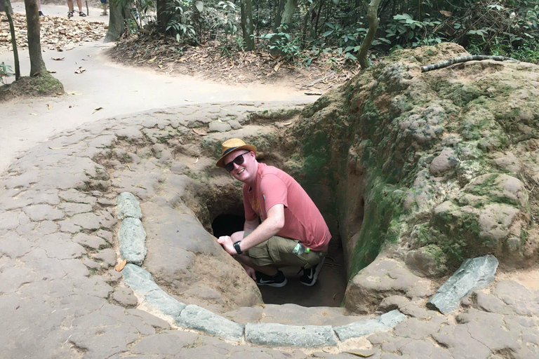 Passeio pelo túnel Cuchi