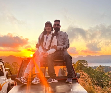 Soluppgång på Bali med jeep 4x4 wd