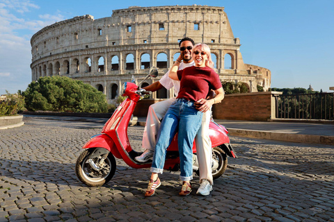 Rome: Vespa Ride in the Streets with Photography Vespa tour
