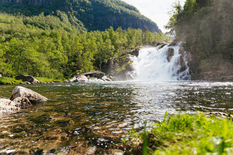 Bergen: Waterfalls of Hardangerfjord Guided Tour