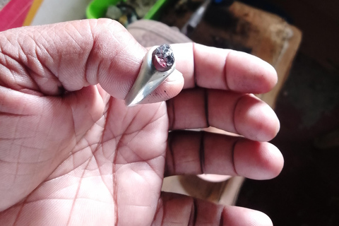 Galle : Craft Your Own Silver Jewelry with a Local family Galle : Silversmithing Workshop with Snacks