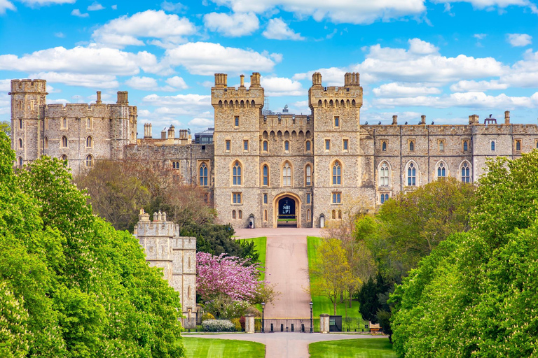 From London: Windsor Castle, Stonehenge, and Bath Day Trip Flexible Tour Option without Entries in English