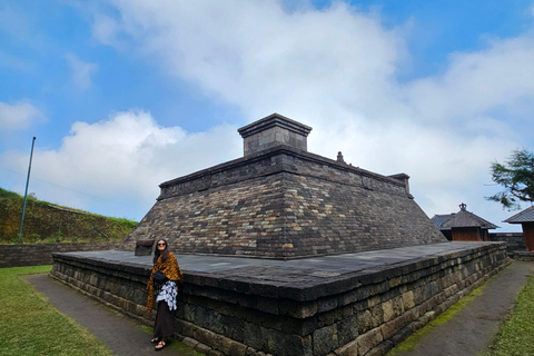 Yogyakarta: escursione al tempio di Sukuh e Cetho e al lago SaranganYogyakarta: escursione di un giorno ai templi di Sukuh e Cetho e al lago Sarangan