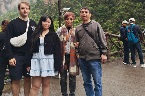Private Tour Guide Service with Commentary in Zhangjiajie Private Guide (Spanish) – Per Day