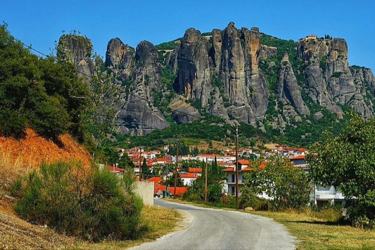 Meteora Monasteries: Full Day Tour from Athens