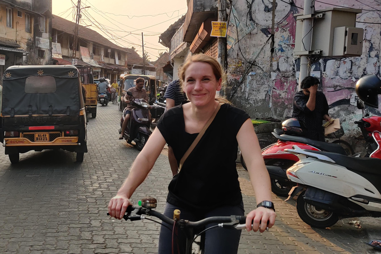 Passeio de bicicleta pelo Bom Dia Kochi