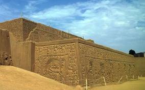 Pyramids of the Sun and the Moon, Huanchaco and Chan Chan