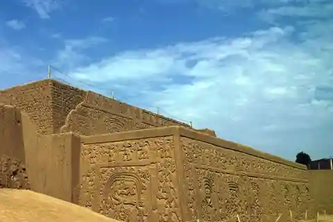 Pirámides del Sol y de la Luna, Huanchaco y Chan Chan