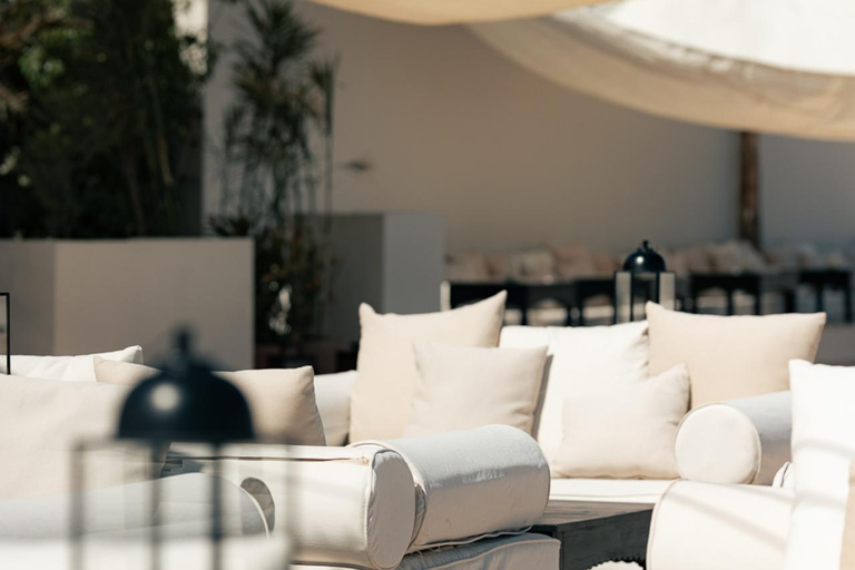 Arabskie noce pod gwiazdami: taras na dachuArabskie noce pod gwiazdami: mezze na dachu i mistyczny pokaz