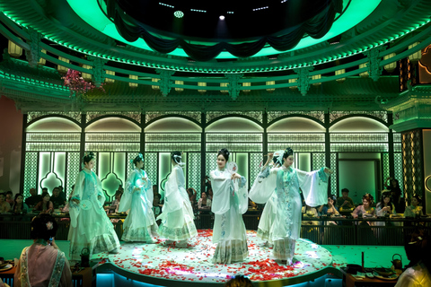 Immersive Six Dynasties Dining & Show Experience in Nanjing Regular Seat Meal+Costume+Headwear+Makeup（3 days in advance）