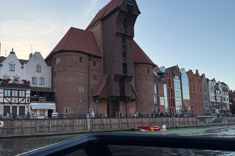 Gdansk: 1-Hour Private Electric Boat Cruise with Skipper