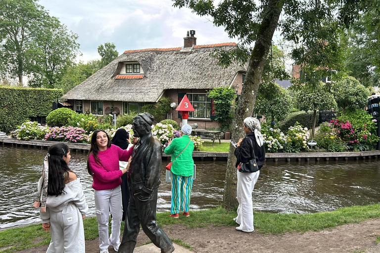 From Amsterdam: Zaanse Schans and Giethoorn Day Trip