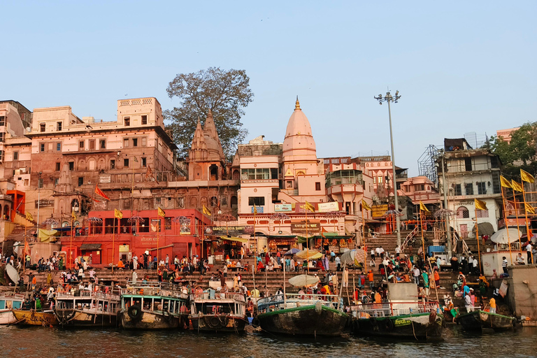 Varanasi : 4 heures de visite matinale (lever du soleil, cérémonie, temple, bateau)