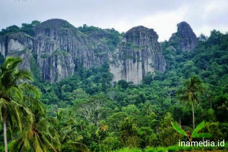 YOGYAKARTA ;: Mount Nglanggeran Day och floden PIndul Oyo