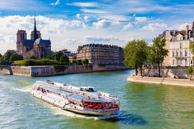 Paris: Sightseeing-Kreuzfahrt auf der Seine mit 3-Gänge-Mittagessen