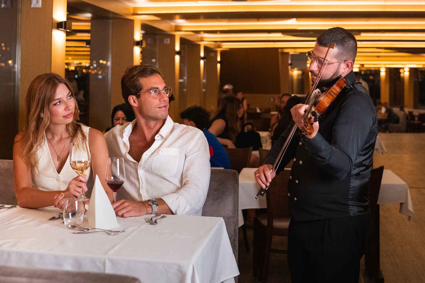 Kvöldsigling og kvöldverður í Búdapest með drykk