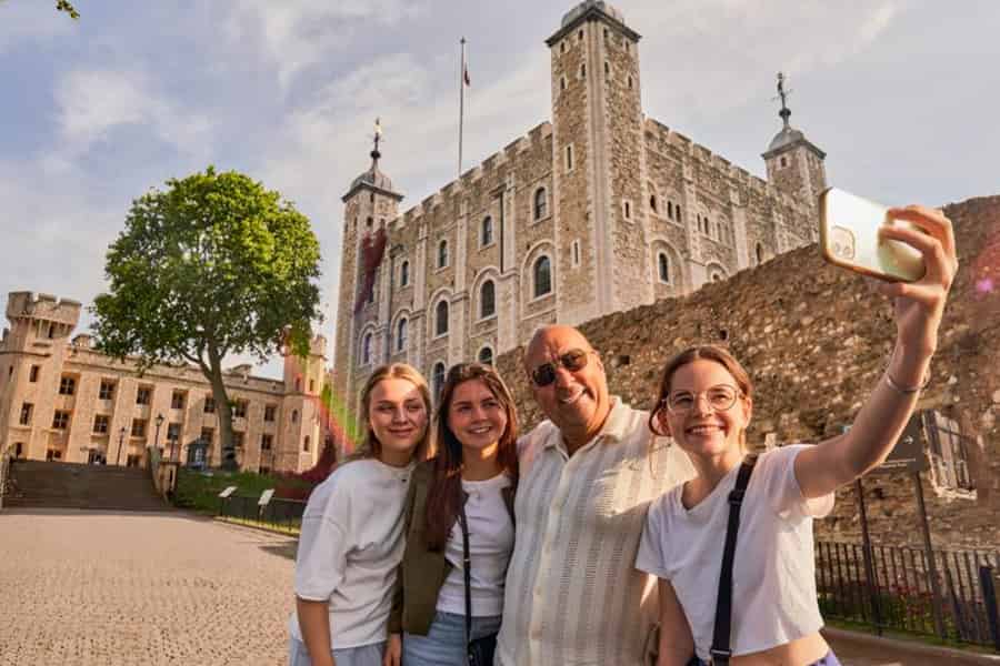 Halbprivate Tour durch den Tower of London mit Eintritt zu den Kronjuwelen. Foto: GetYourGuide Halbprivate Tour durch den Tower of London mit Eintritt zu den Kronjuwelen. Foto: GetYourGuide