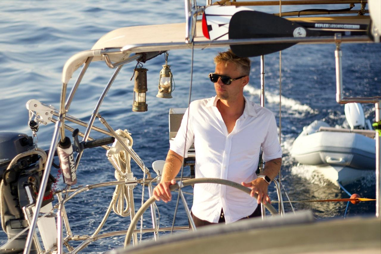 San Diego: Shared Yacht Charter with Coastal Views San Diego: Shared Yacht Charter with Coastal Views (2.5 hr)