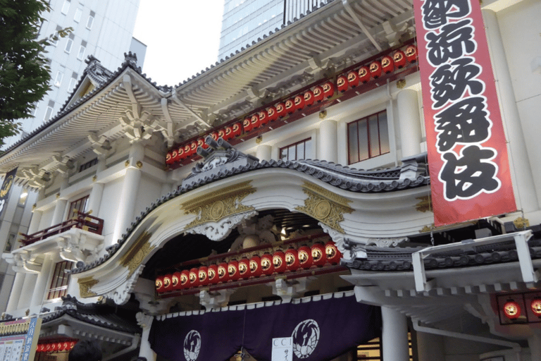 Tokyo: Ginza Walking Tour with Local Guide