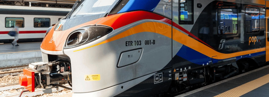 Naples Centre : Train et bus de/vers La Reggia Designer Outlet