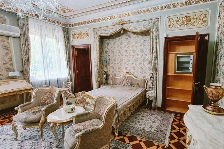 1 Day Bucharest Parliament, Ceausescu House & Village Museum