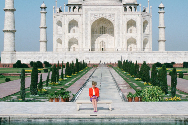 Delhi: Private Taj Mahal Sunrise Same Day Tour with Transfer A/C Car + Tour Guide only