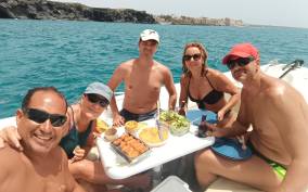 Boat Snorkeling Tour with Drinks and Snacks