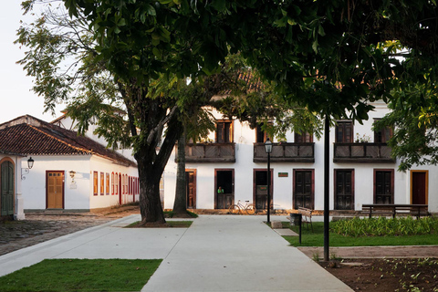 CITY TOUR NA PARATY: Arquitetura e praias em particular