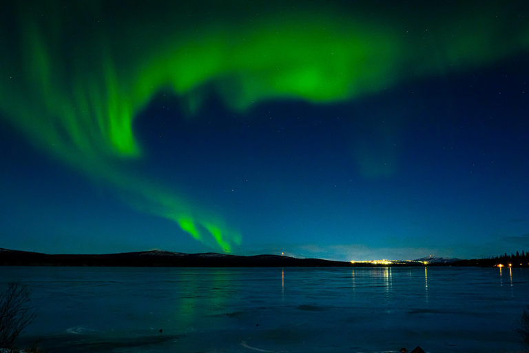 Kiruna: Northern Lights Tour with Snacks & Photos