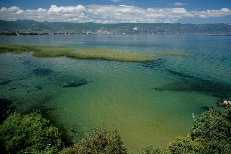 Wokół jeziora Albania z Ochrydy.