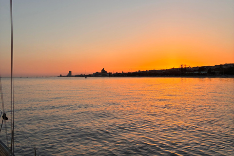 Sunset aboard a sailboat in Lisbon! Sunset aboard a sailing boat in Lisbon!