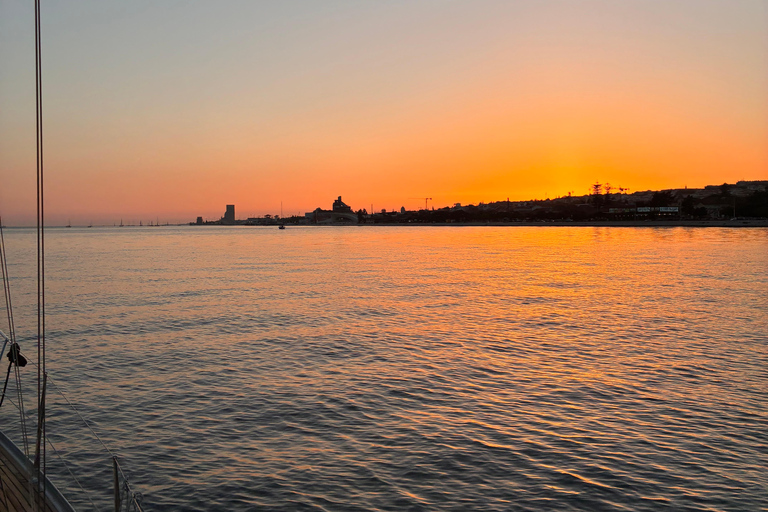 Sunset aboard a sailboat in Lisbon! Sunset aboard a sailing boat in Lisbon!