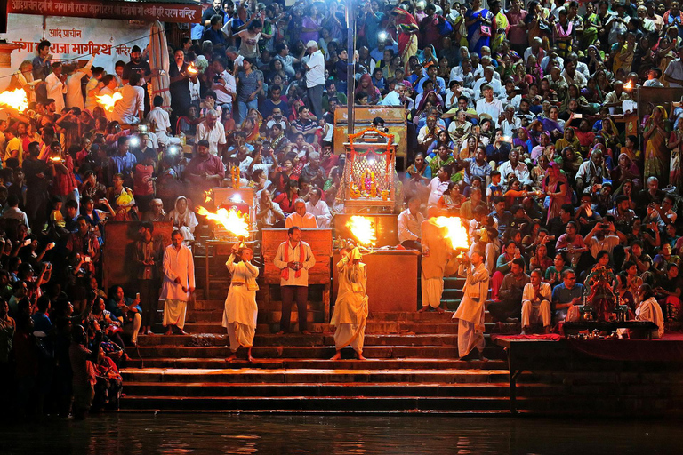 Varanasi: Show da Cerimônia Assi Ghat Arti e passeio de barco pelo GangesSomente para guias de turismo profissionais