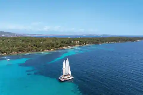 Marina Baie des Anges: Una giornata in mare alle Isole Lérins in catamarano