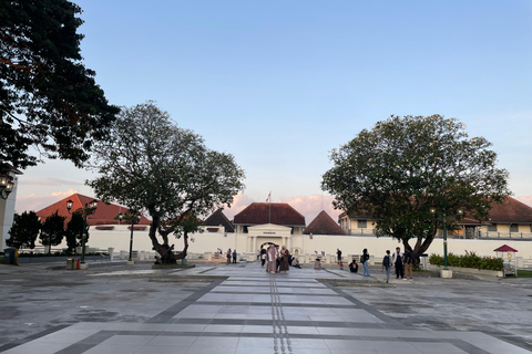 Malioboro Street Walking Tour with local snacks tasting