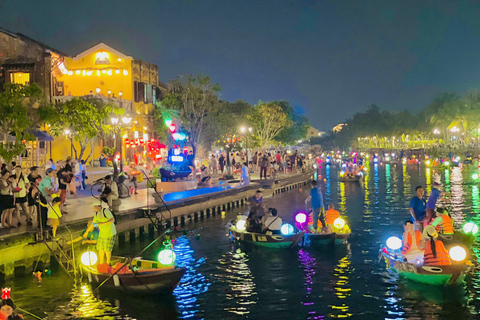 Hoi An: Hoai River Boat Ride with Flower Lantern Release