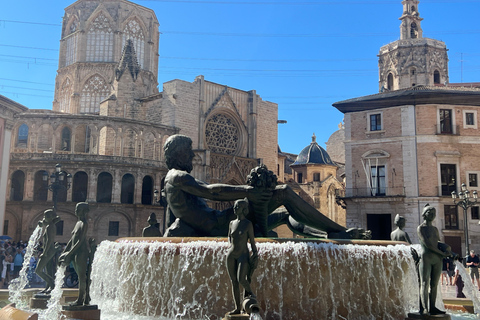 فالنسيا: أسرار وأساطير وتجربة التاباس المحليةفالنسيا: أسرار، أساطير، حلويات محلية وتجربة التاباس