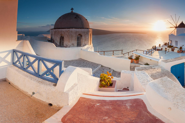 Cruise-Friendly Santorini Tour: Pyrgos, Oia & Fira Gems