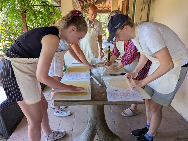 San Gimignano: Small-Group Tuscan Cooking Class with Wine and Lunch