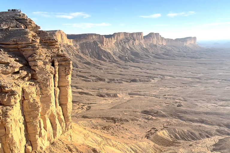 Riyadh: Edge of the World Hike &amp; Gazelle Sanctuary 4WD Tour