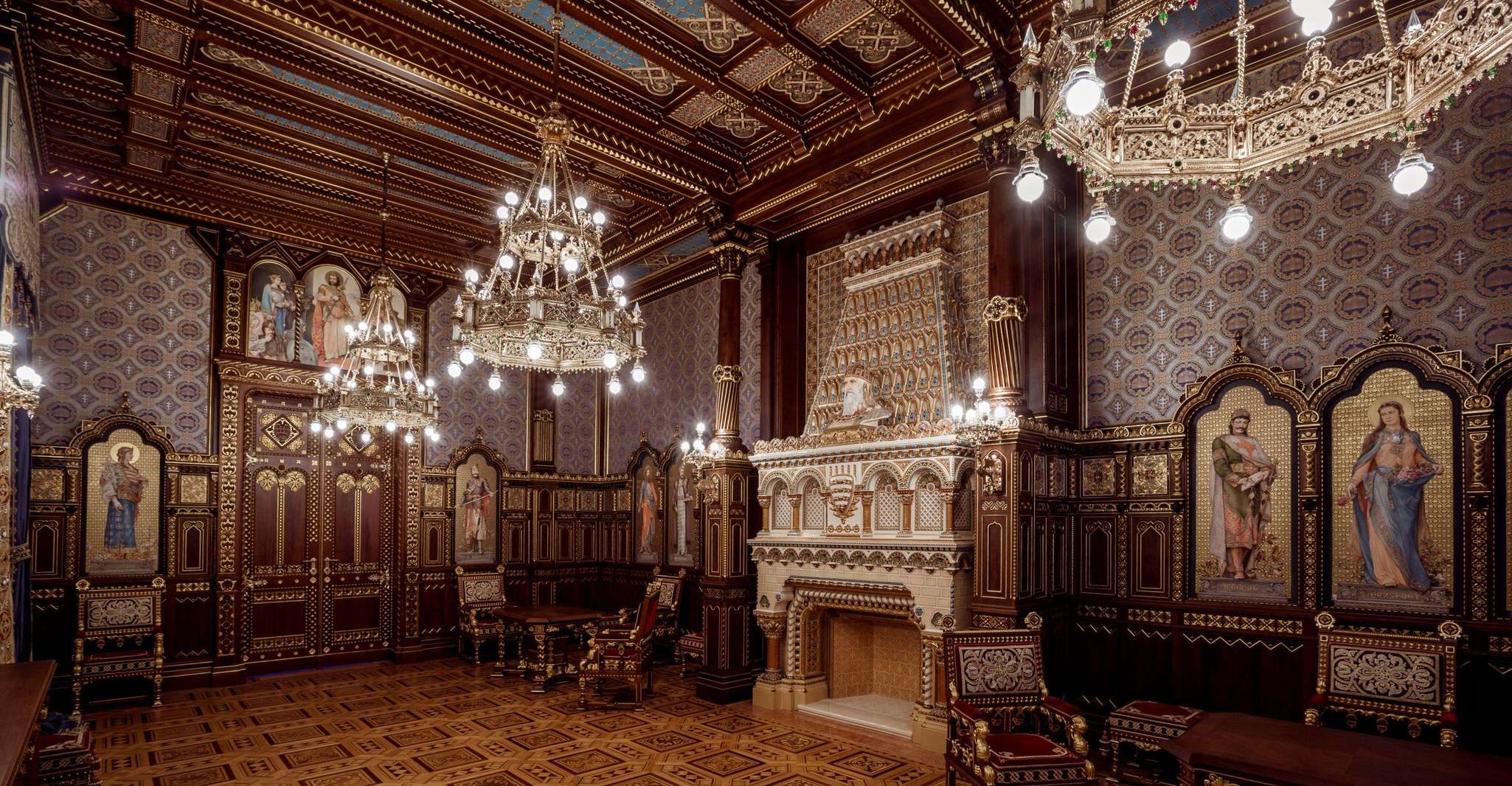 Budapest: Buda Castle Walk with Saint Stephen's Hall photo 9