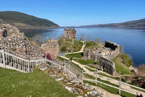 Strandtur i Invergordon: Loch Ness, destilleri och slott