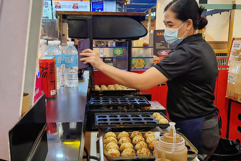 Makati: Discover the flavors of street food with the balut experience
