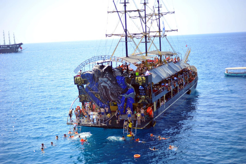 Alanya: Pirate Boat Trip with Lunch, Drinks, and Foam Party 1-Hour Boat Tour