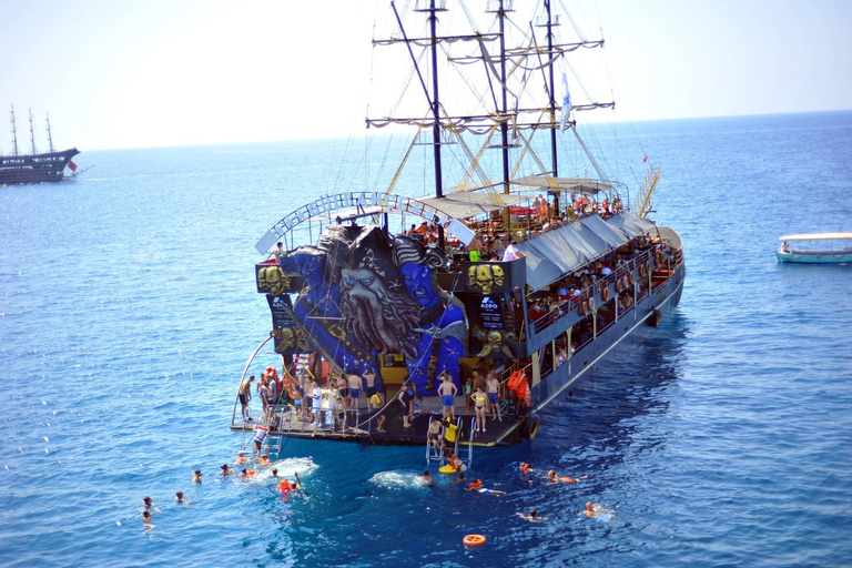 Alanya: Pirate Boat Trip with Lunch, Drinks, and Foam Party 1-Hour Boat Tour