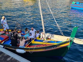 Câmara de Lobos: Exclusive tour on a typical boat from Câmara de Lobos