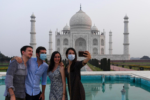 Agra: Tour turístico de un día completo en coche con guía oficial