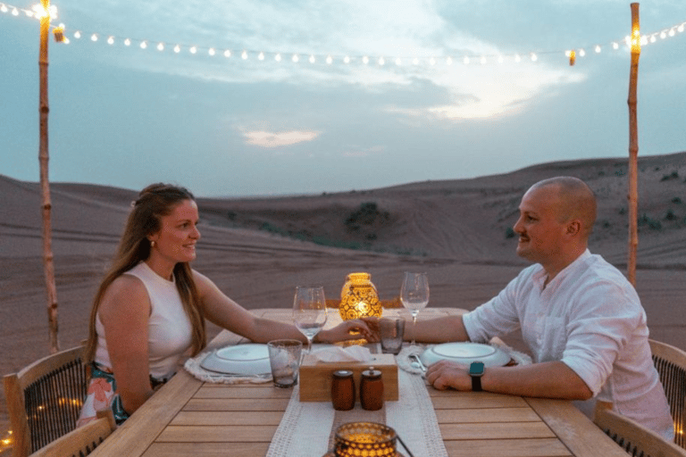 Au départ de Dubaï : Dîner privé dans les dunes de MleihaDîner privé